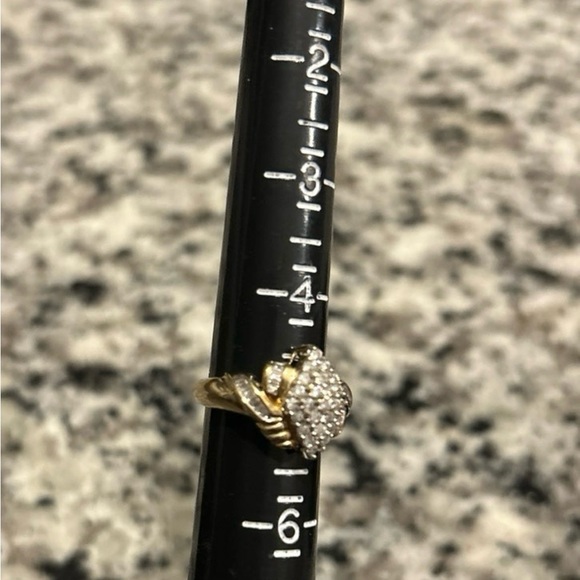 Vintage .98tcw Diamond Cluster 10KT yellow gold cocktail ring - Picture 2 of 2